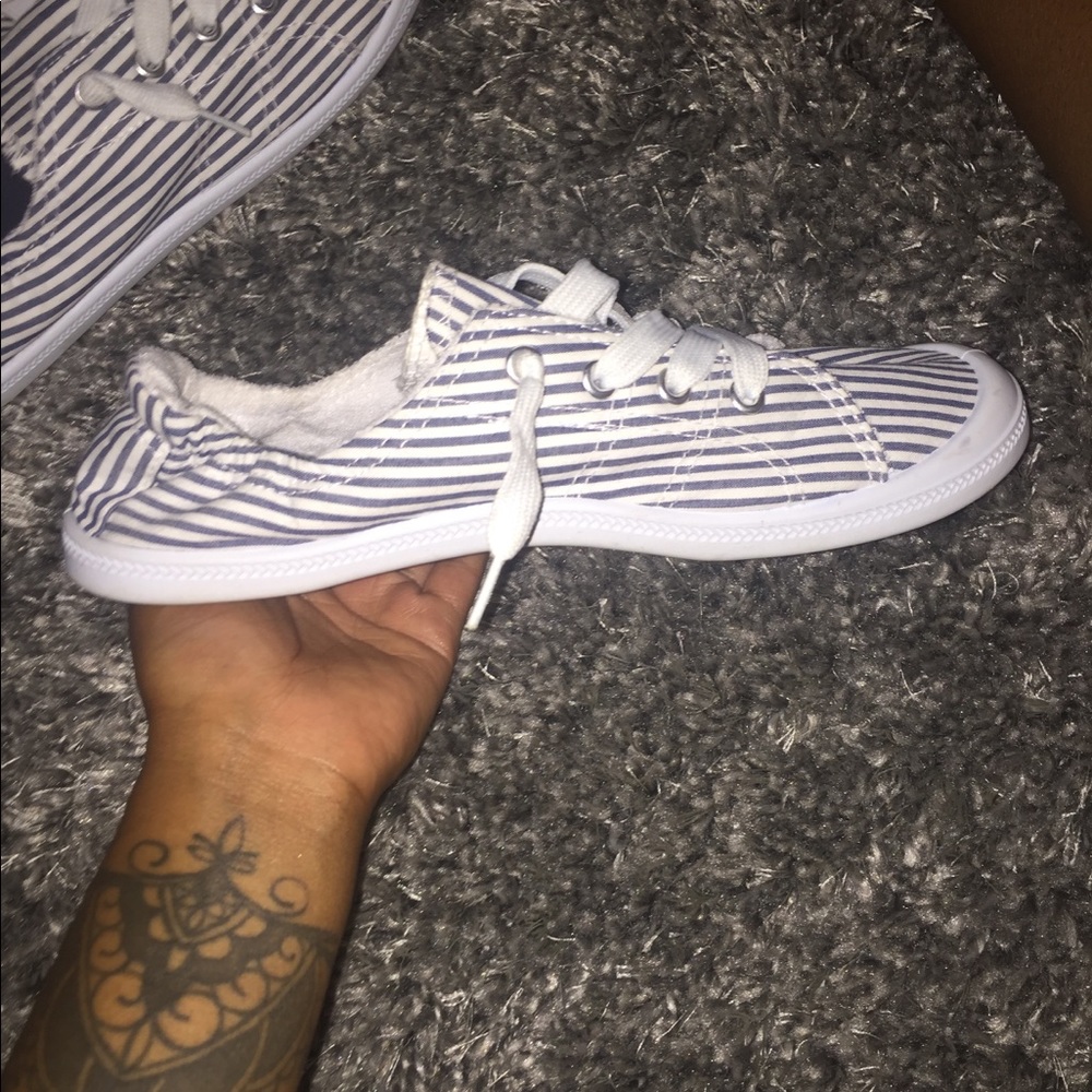 shoes - Picture 2 of 2